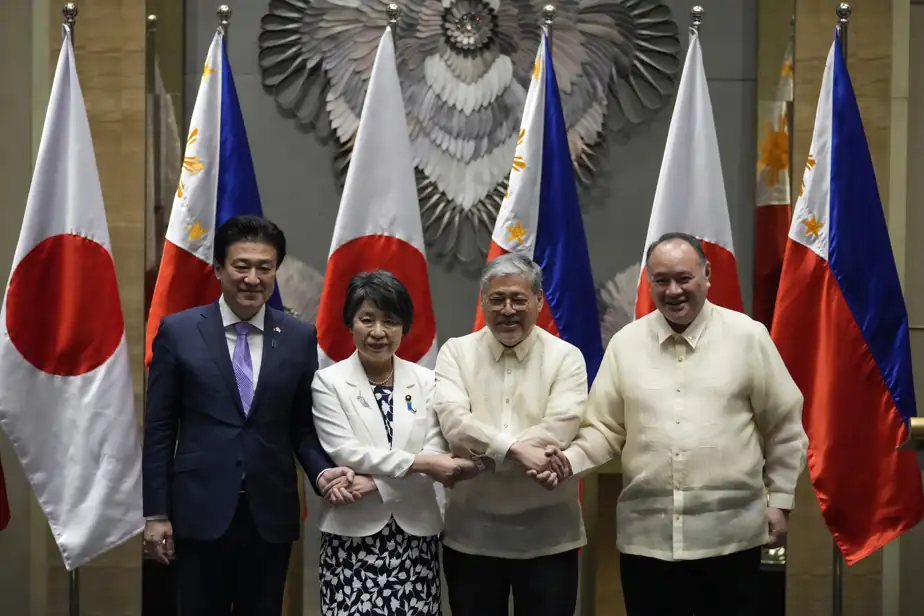 Les Philippines et le Japon Signent un Pacte de Défense Crucial