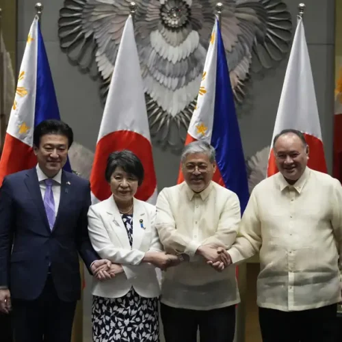 Les Philippines et le Japon Signent un Pacte de Défense Crucial