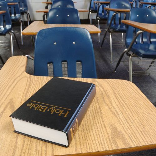 États-Unis : L’Oklahoma Intègre la Bible et les 10 Commandements dans le Cursus Scolaire